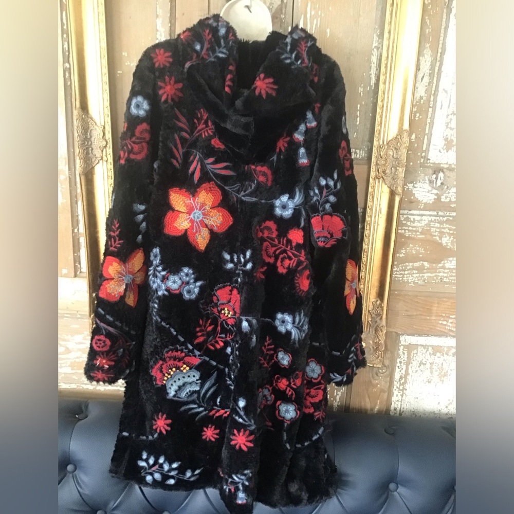 Johnny Was Biya Faux Fur Embroidered Coat Gena Medium Relaxed Hooded Pockets